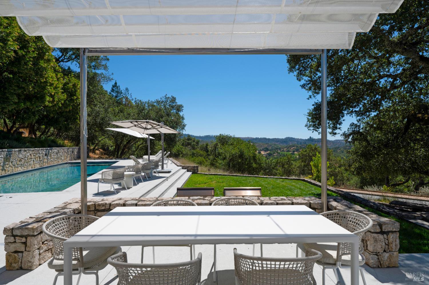 Detail Gallery Image 10 of 83 For 13418 Chalk Hill Rd, Healdsburg,  CA 95448 - 3 Beds | 4/1 Baths