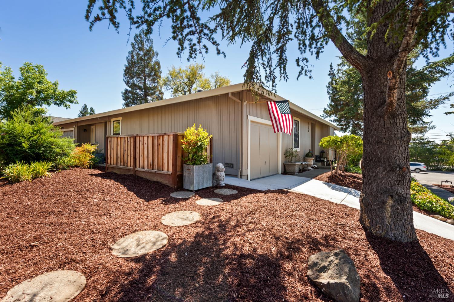 Detail Gallery Image 24 of 44 For 695 Montclair Dr, Santa Rosa,  CA 95409 - 5 Beds | 3 Baths