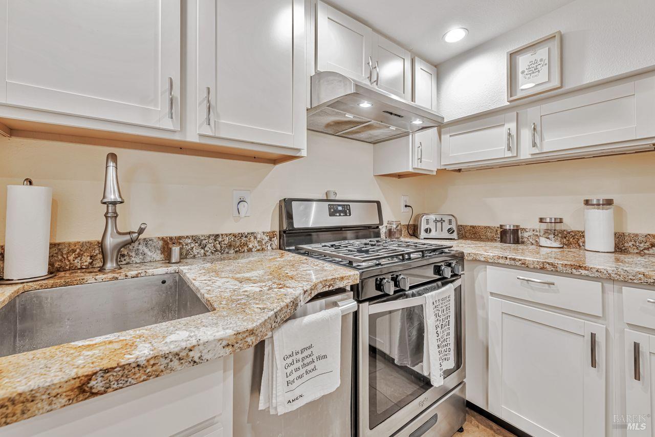 Detail Gallery Image 39 of 52 For 405 Oakdale Ave, Corte Madera,  CA 94925 - 4 Beds | 4/1 Baths