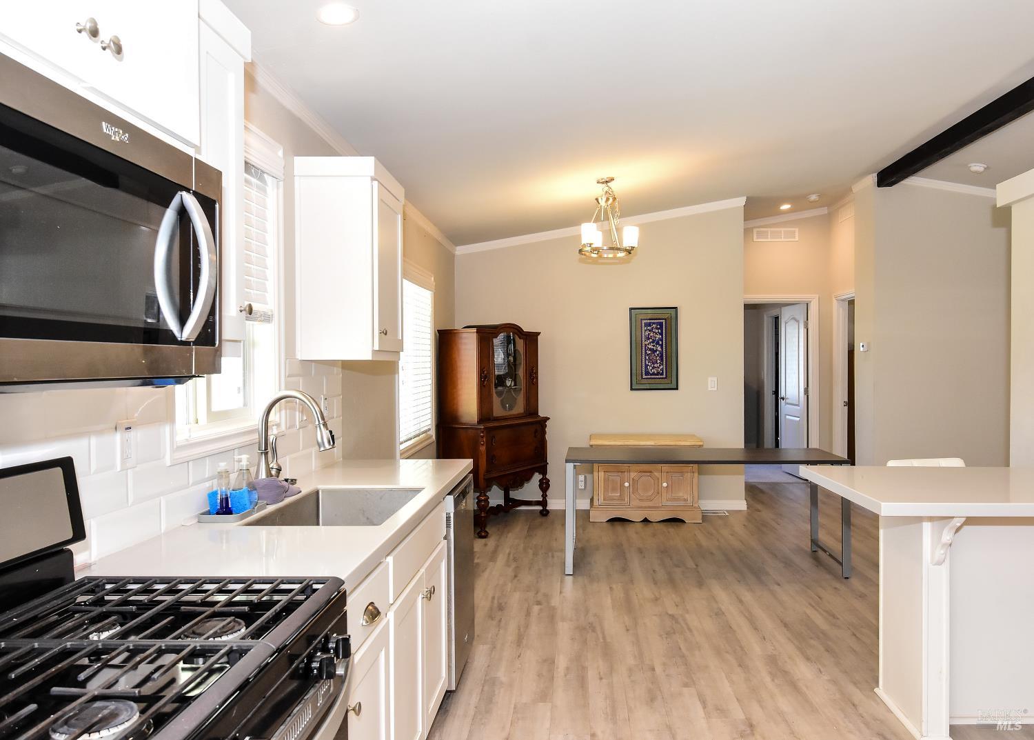 Detail Gallery Image 7 of 23 For 124 Vista Dr, Sonoma,  CA 95476 - 3 Beds | 2 Baths