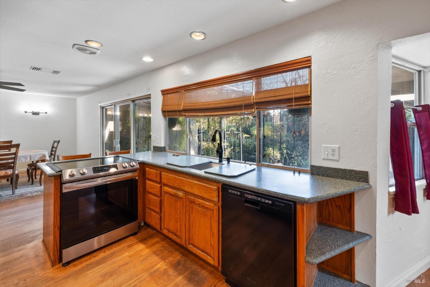 Detail Gallery Image 25 of 42 For 618 Crestview Dr, Vacaville,  CA 95688 - 4 Beds | 2 Baths