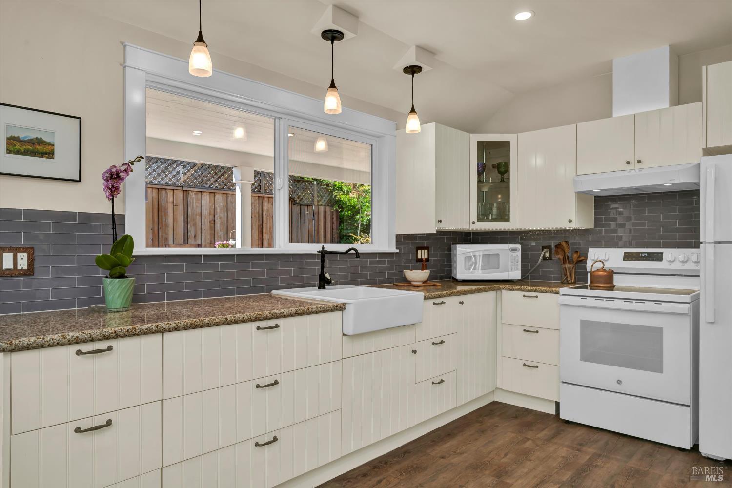 Detail Gallery Image 7 of 53 For 7739 Lynch Rd, Sebastopol,  CA 95472 - 2 Beds | 2 Baths