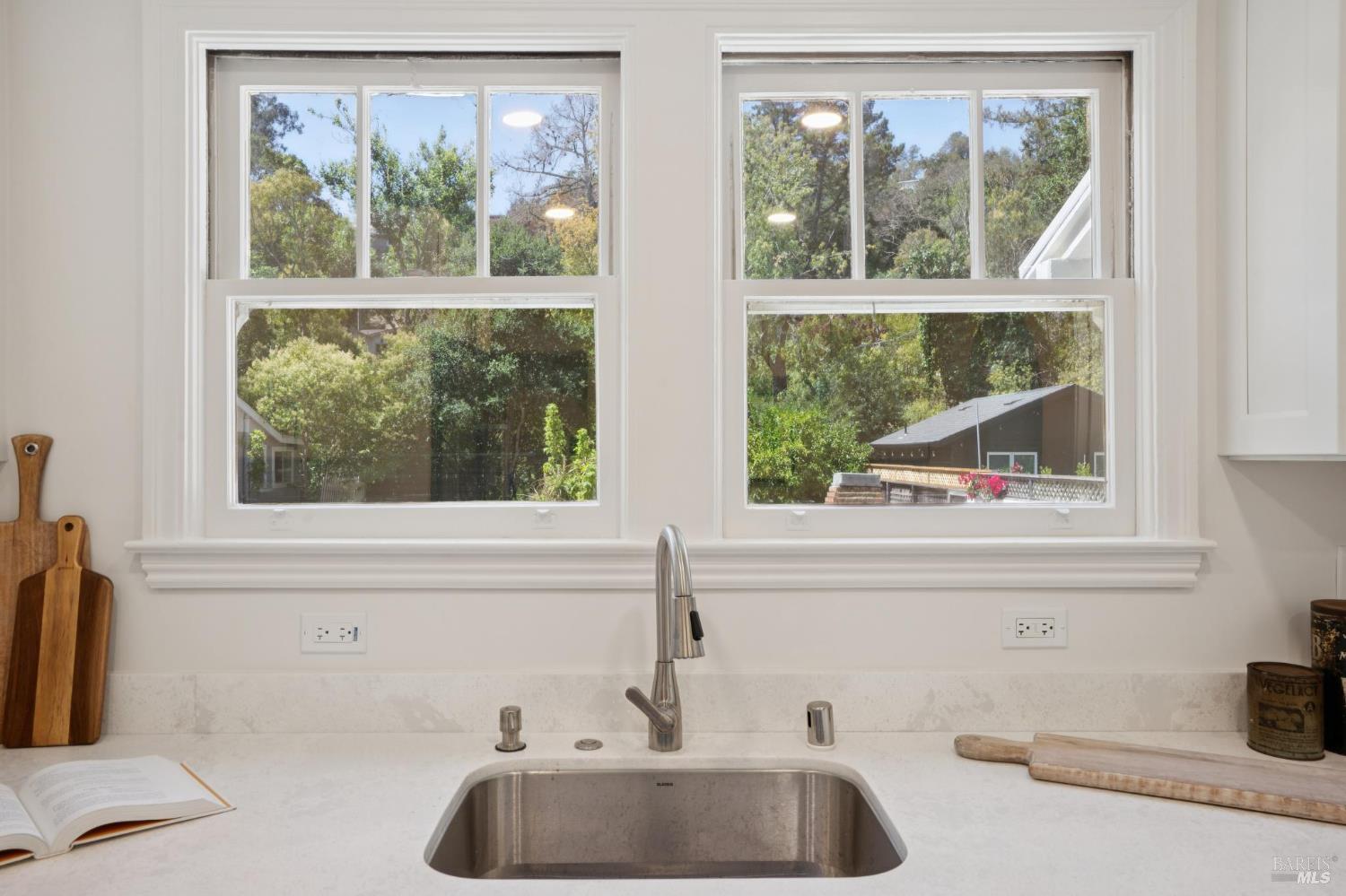 Detail Gallery Image 13 of 52 For 1943 5th Ave, San Rafael,  CA 94901 - 3 Beds | 1/1 Baths