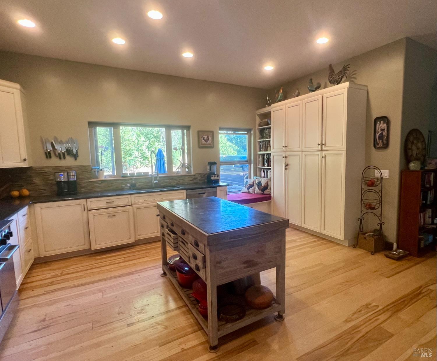 Detail Gallery Image 5 of 35 For Address Is Not Disclosed, Laytonville,  CA 95454 - 5 Beds | 4 Baths