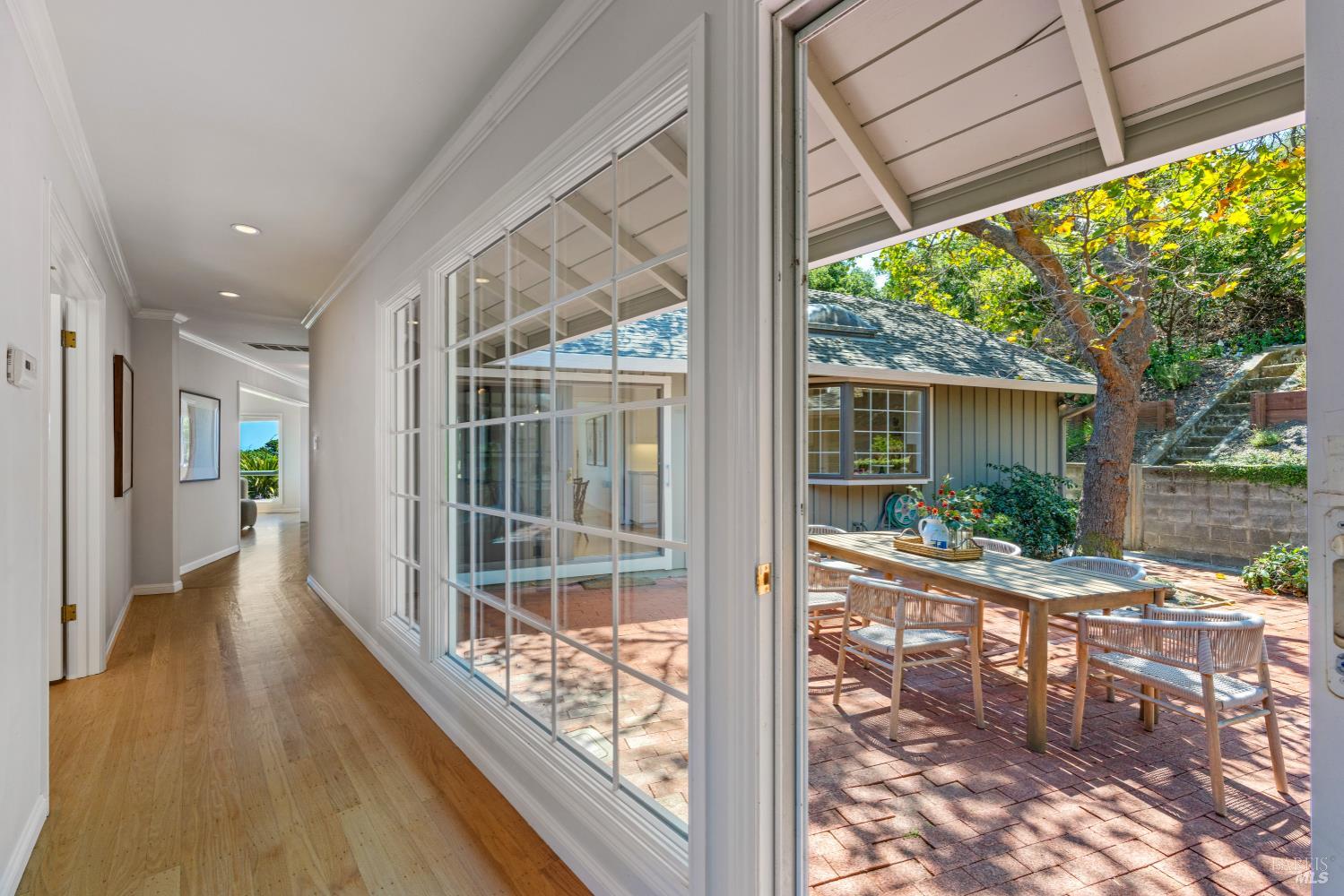 Detail Gallery Image 23 of 43 For 4655 Paradise Dr, Tiburon,  CA 94920 - 4 Beds | 2 Baths