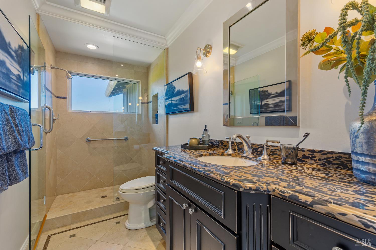Detail Gallery Image 33 of 43 For 4655 Paradise Dr, Tiburon,  CA 94920 - 4 Beds | 2 Baths