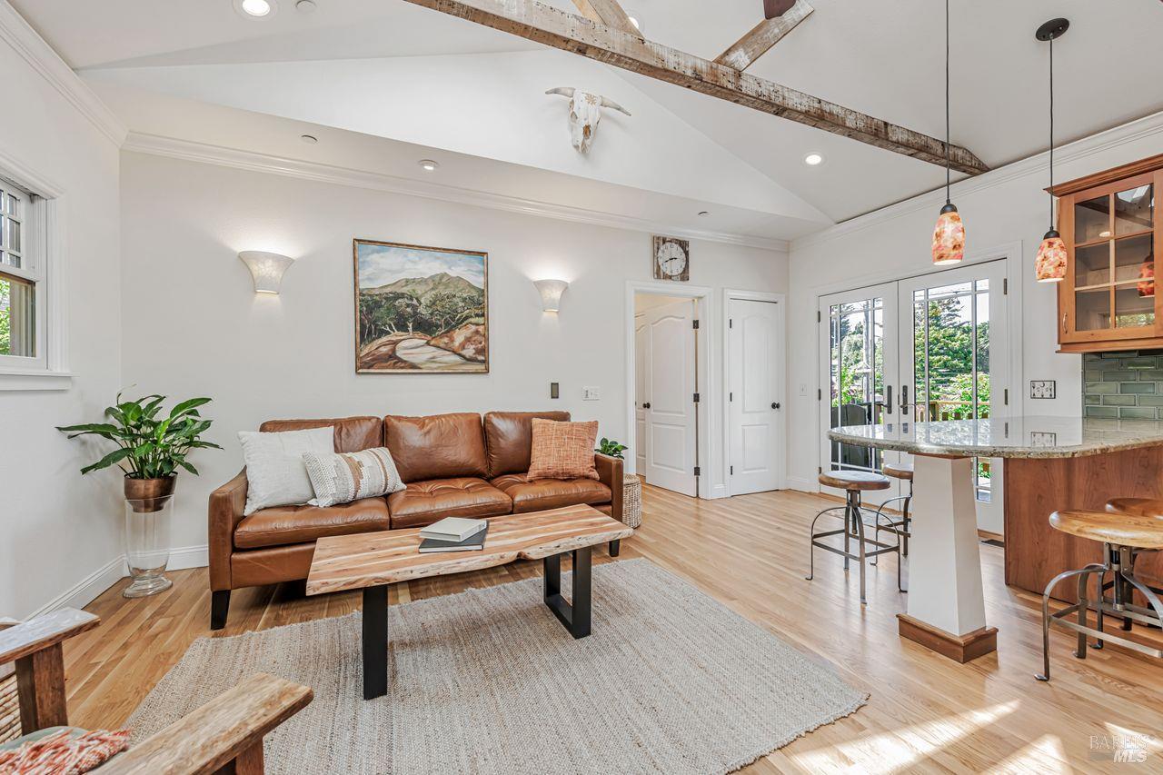 Detail Gallery Image 21 of 52 For 405 Oakdale Ave, Corte Madera,  CA 94925 - 4 Beds | 4/1 Baths