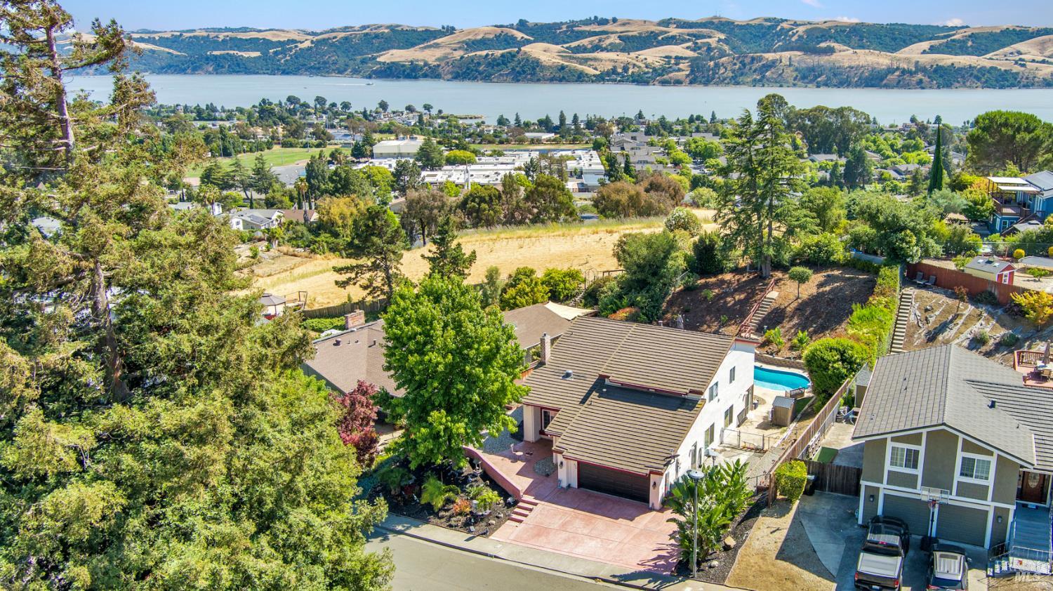 Detail Gallery Image 17 of 24 For 456 Ofarrell Dr, Benicia,  CA 94510 - 4 Beds | 3 Baths