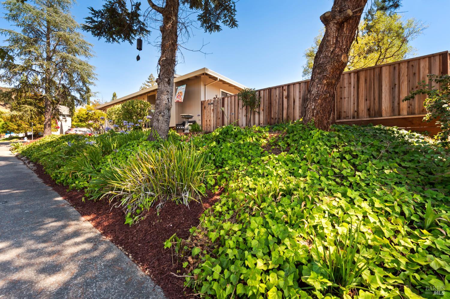 Detail Gallery Image 23 of 44 For 695 Montclair Dr, Santa Rosa,  CA 95409 - – Beds | – Baths