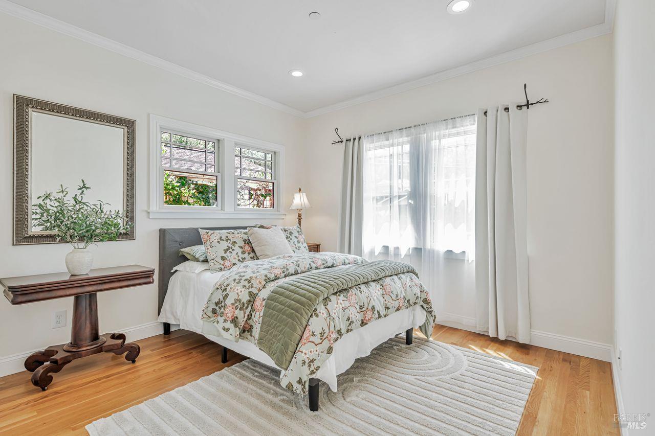 Detail Gallery Image 33 of 52 For 405 Oakdale Ave, Corte Madera,  CA 94925 - 4 Beds | 4/1 Baths
