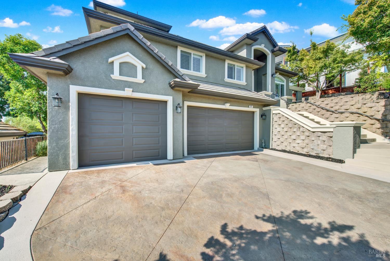 Detail Gallery Image 2 of 98 For 681 Hillside Dr, Fairfield,  CA 94533 - 5 Beds | 4/2 Baths