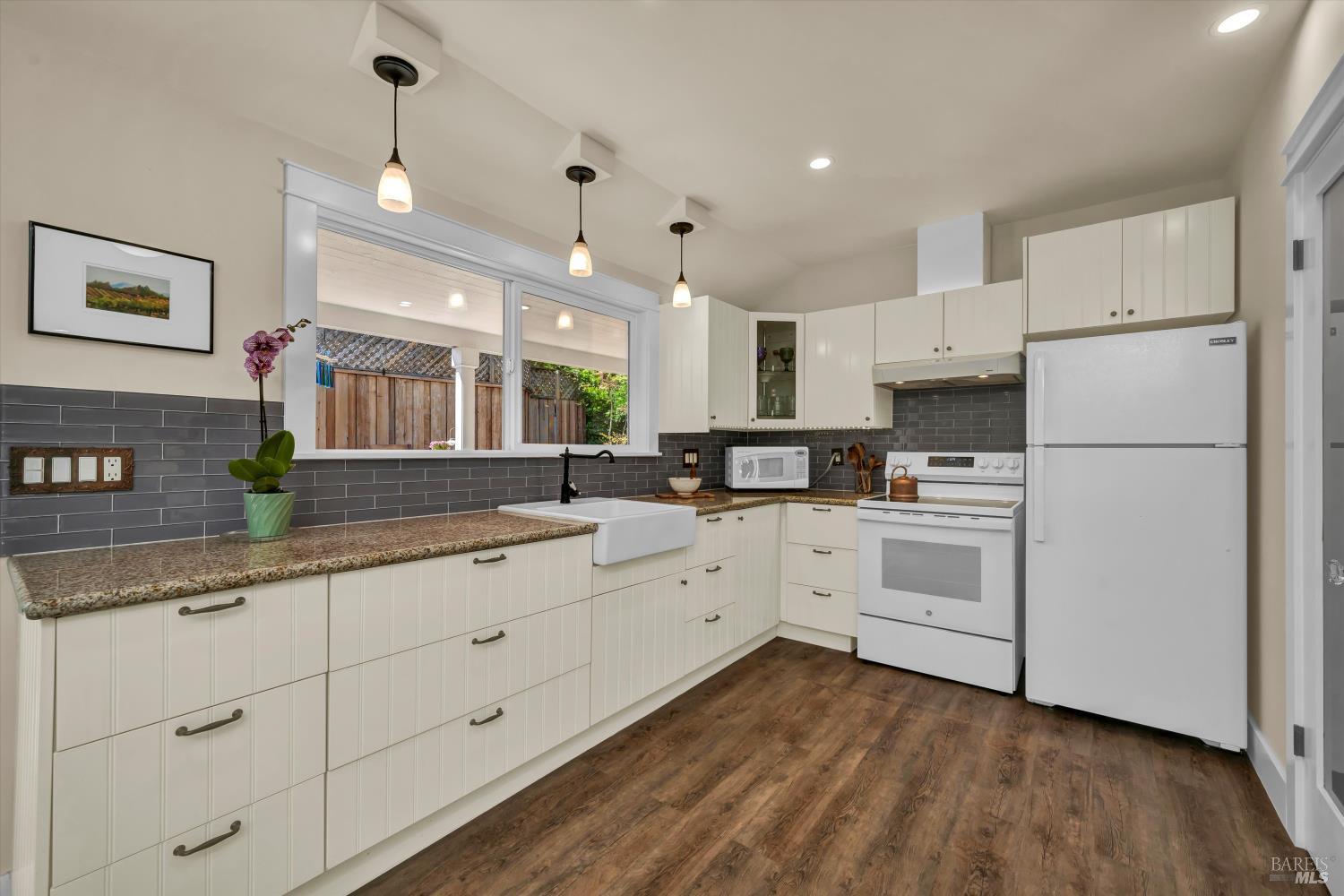 Detail Gallery Image 6 of 53 For 7739 Lynch Rd, Sebastopol,  CA 95472 - 2 Beds | 2 Baths