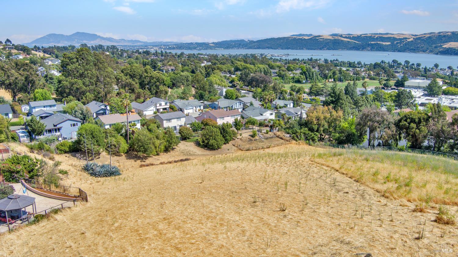Detail Gallery Image 15 of 24 For 456 Ofarrell Dr, Benicia,  CA 94510 - 4 Beds | 3 Baths