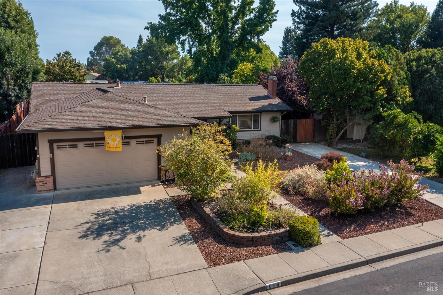 Detail Gallery Image 4 of 42 For 618 Crestview Dr, Vacaville,  CA 95688 - 4 Beds | 2 Baths