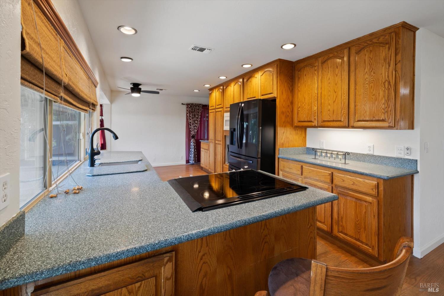 Detail Gallery Image 27 of 42 For 618 Crestview Dr, Vacaville,  CA 95688 - 4 Beds | 2 Baths