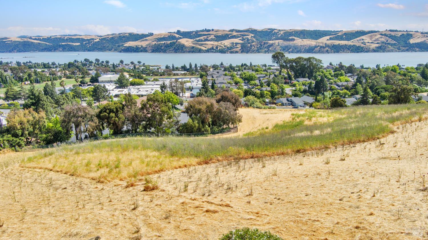 Detail Gallery Image 14 of 24 For 456 Ofarrell Dr, Benicia,  CA 94510 - 4 Beds | 3 Baths