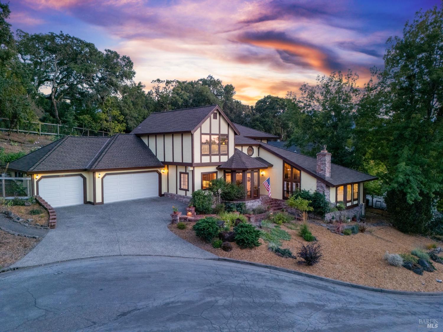 Detail Gallery Image 2 of 60 For 3541 Foxwood Pl, Santa Rosa,  CA 95405 - 3 Beds | 3 Baths