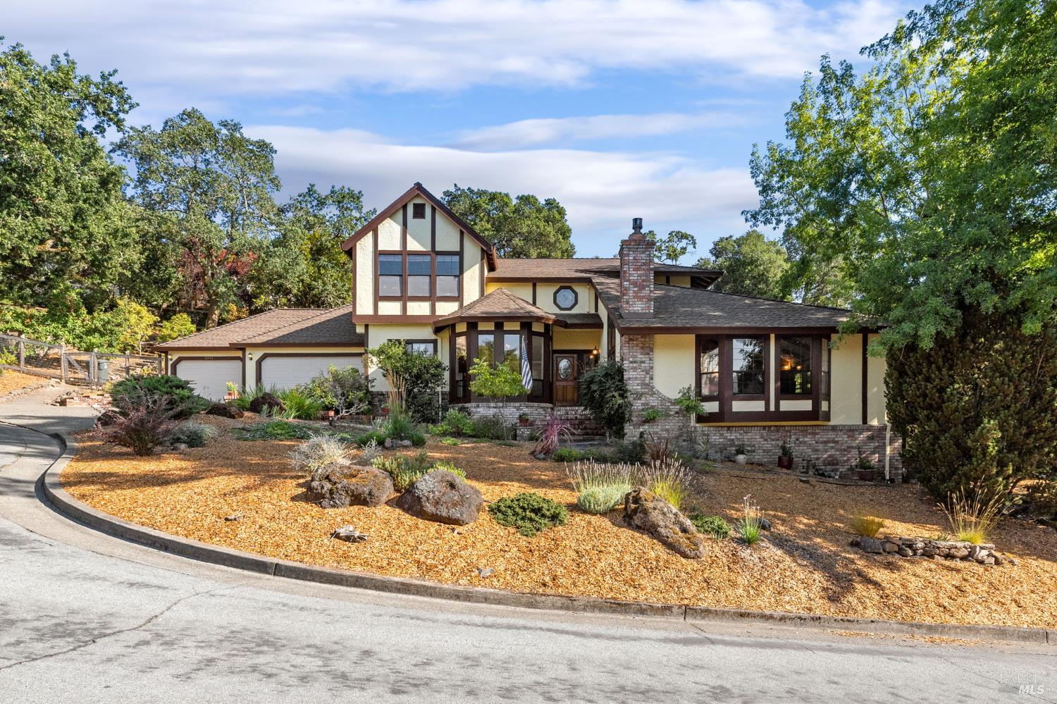 Detail Gallery Image 3 of 60 For 3541 Foxwood Pl, Santa Rosa,  CA 95405 - 3 Beds | 3 Baths