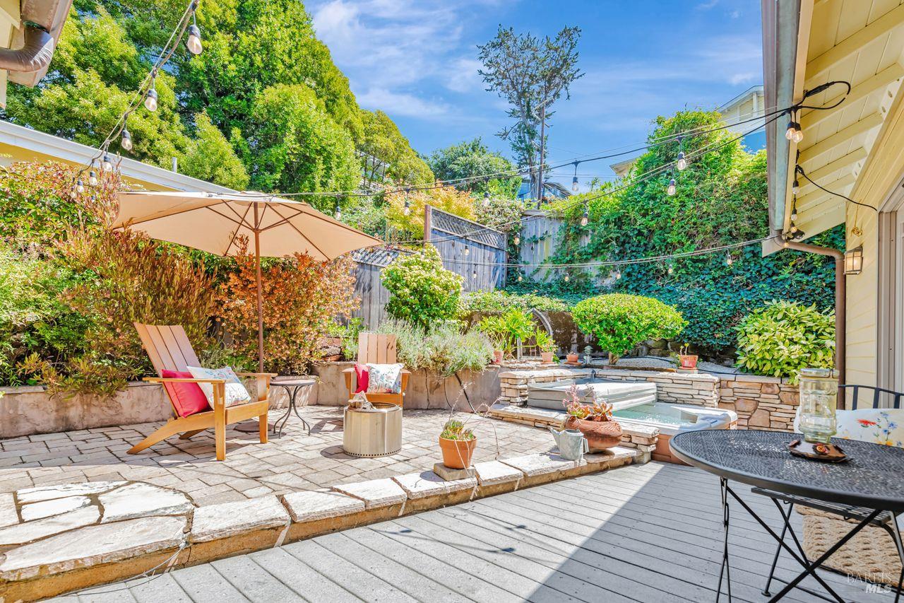 Detail Gallery Image 28 of 52 For 405 Oakdale Ave, Corte Madera,  CA 94925 - 4 Beds | 4/1 Baths