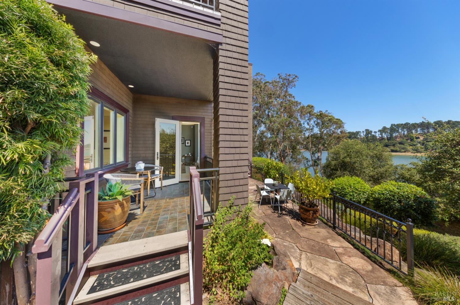 Detail Gallery Image 24 of 41 For 62 De Silva Island Dr, Mill Valley,  CA 94941 - 2 Beds | 2/1 Baths