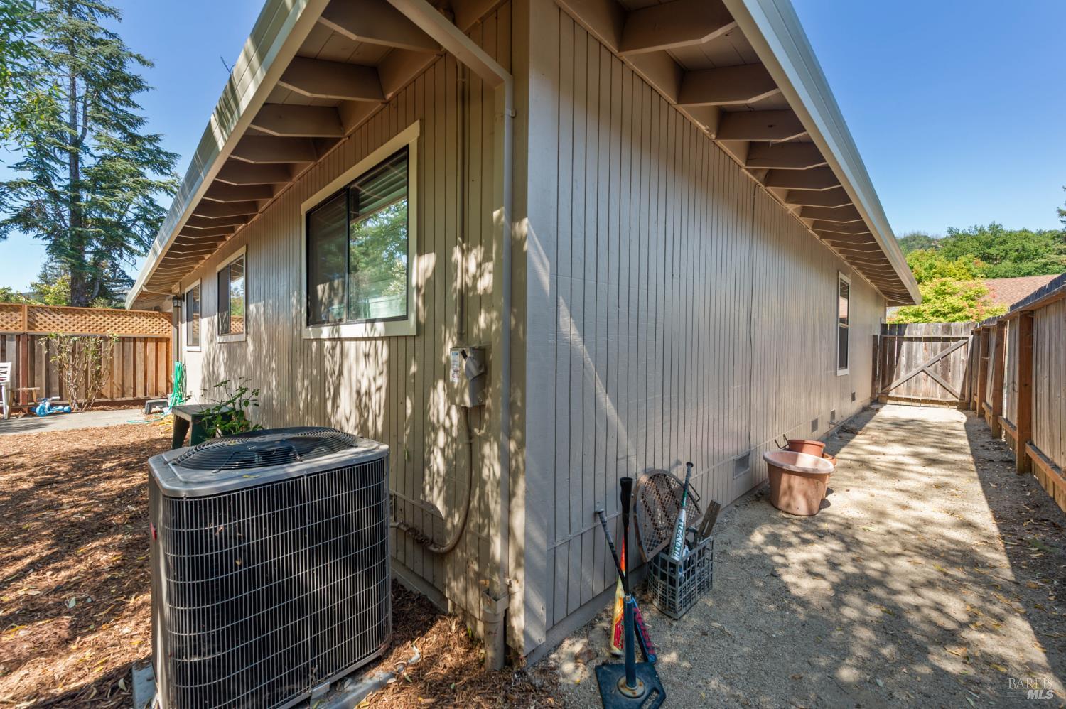 Detail Gallery Image 43 of 44 For 695 Montclair Dr, Santa Rosa,  CA 95409 - 5 Beds | 3 Baths