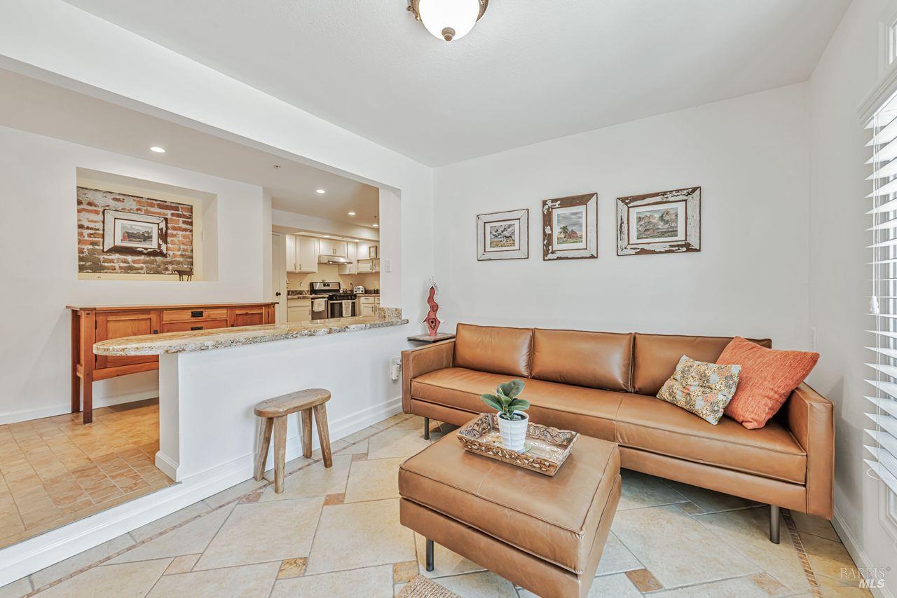 Detail Gallery Image 38 of 52 For 405 Oakdale Ave, Corte Madera,  CA 94925 - 4 Beds | 4/1 Baths