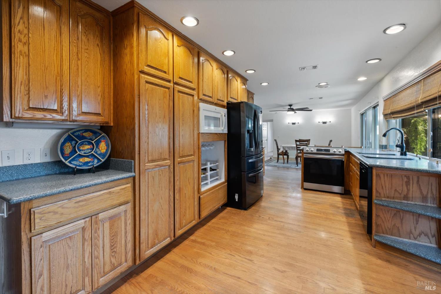 Detail Gallery Image 24 of 42 For 618 Crestview Dr, Vacaville,  CA 95688 - 4 Beds | 2 Baths