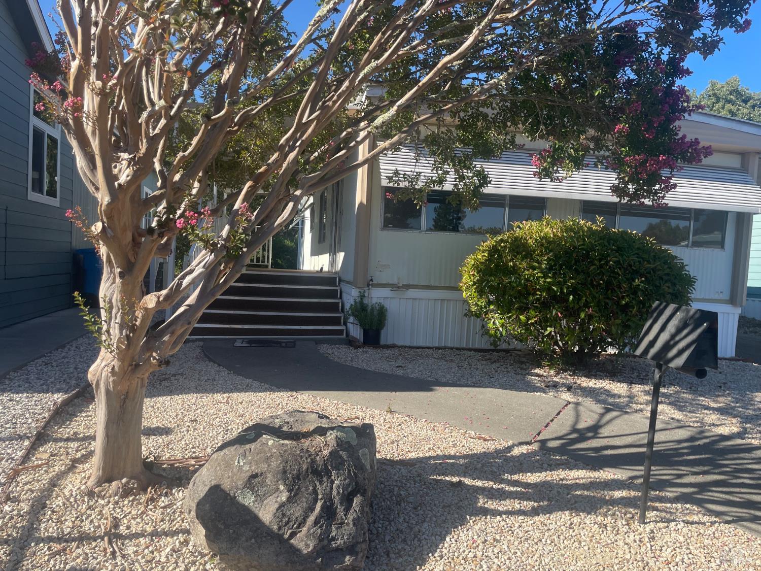 Detail Gallery Image 2 of 25 For 94 Buckwood Pl, Santa Rosa,  CA 95409 - 2 Beds | 2 Baths