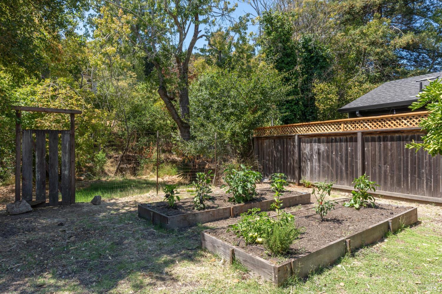 Detail Gallery Image 46 of 52 For 1943 5th Ave, San Rafael,  CA 94901 - 3 Beds | 1/1 Baths