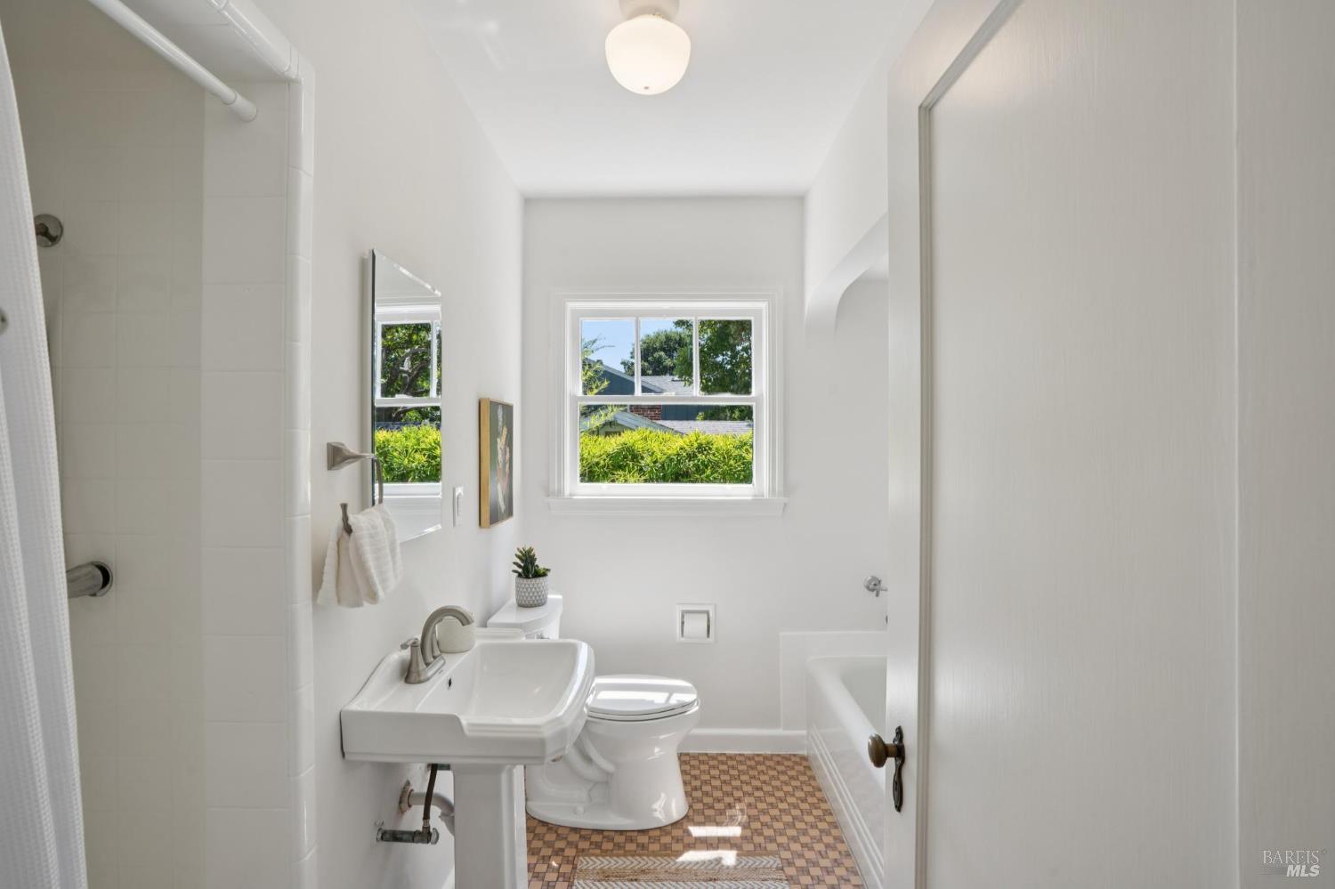 Detail Gallery Image 20 of 52 For 1943 5th Ave, San Rafael,  CA 94901 - 3 Beds | 1/1 Baths