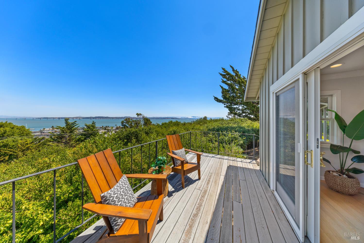 Detail Gallery Image 21 of 43 For 4655 Paradise Dr, Tiburon,  CA 94920 - 4 Beds | 2 Baths