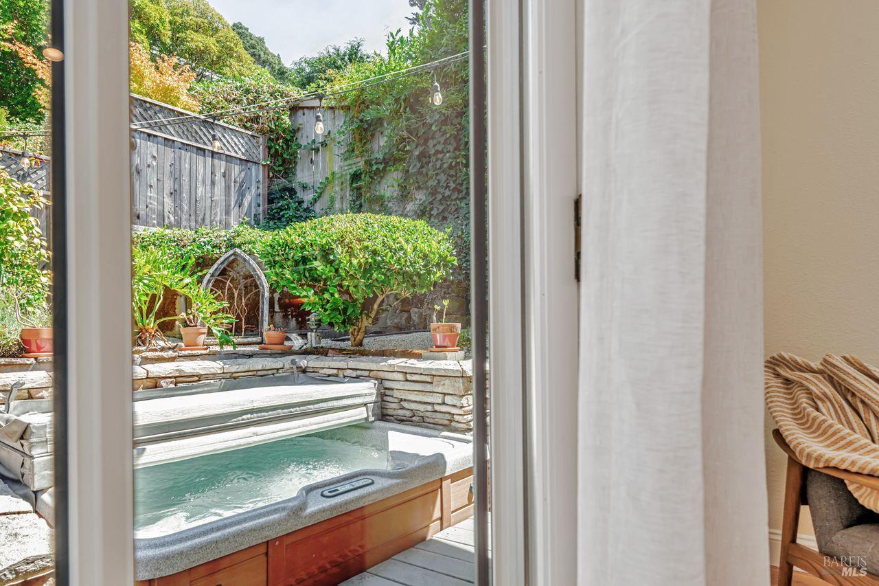 Detail Gallery Image 27 of 52 For 405 Oakdale Ave, Corte Madera,  CA 94925 - 4 Beds | 4/1 Baths