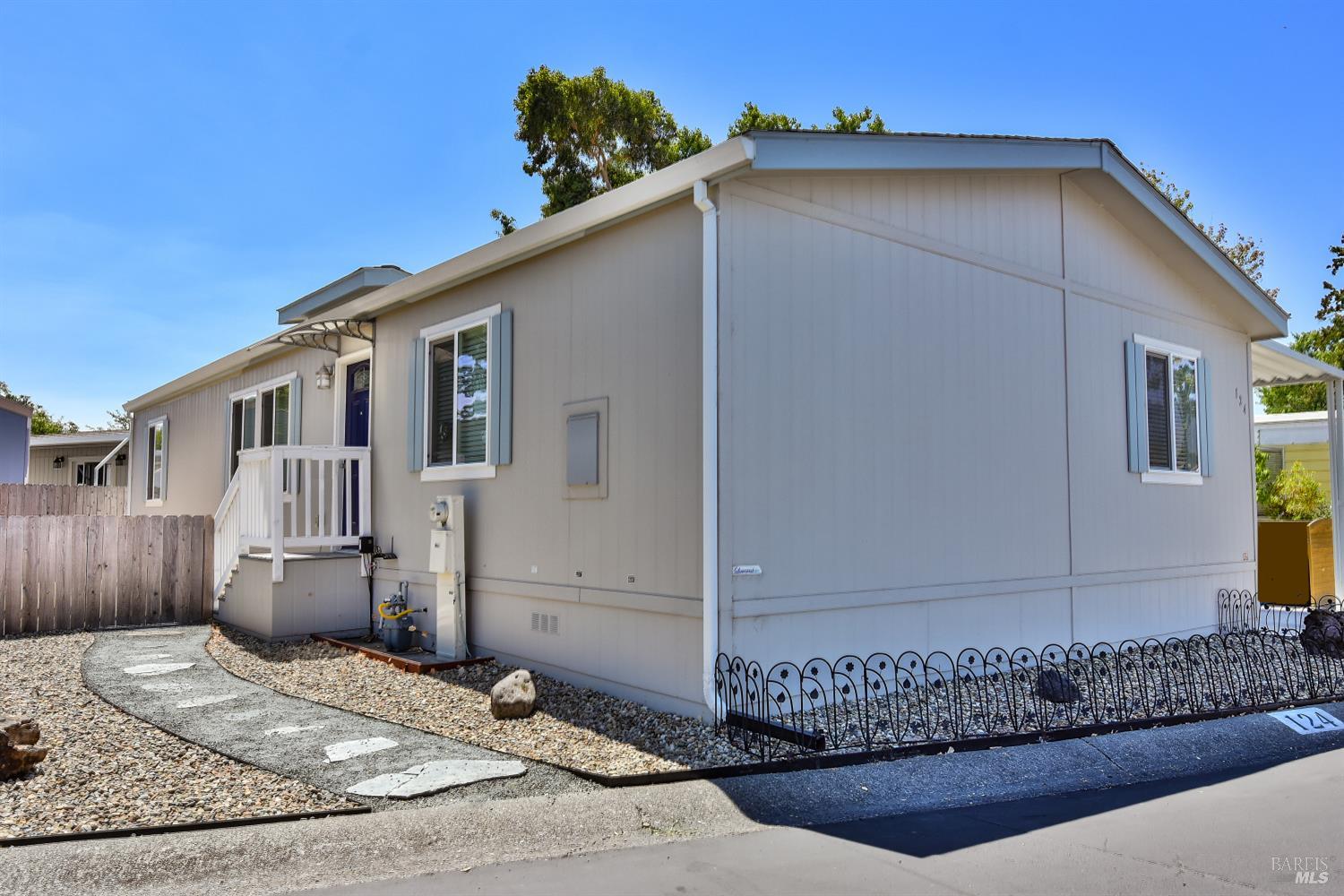 Detail Gallery Image 2 of 23 For 124 Vista Dr, Sonoma,  CA 95476 - 3 Beds | 2 Baths