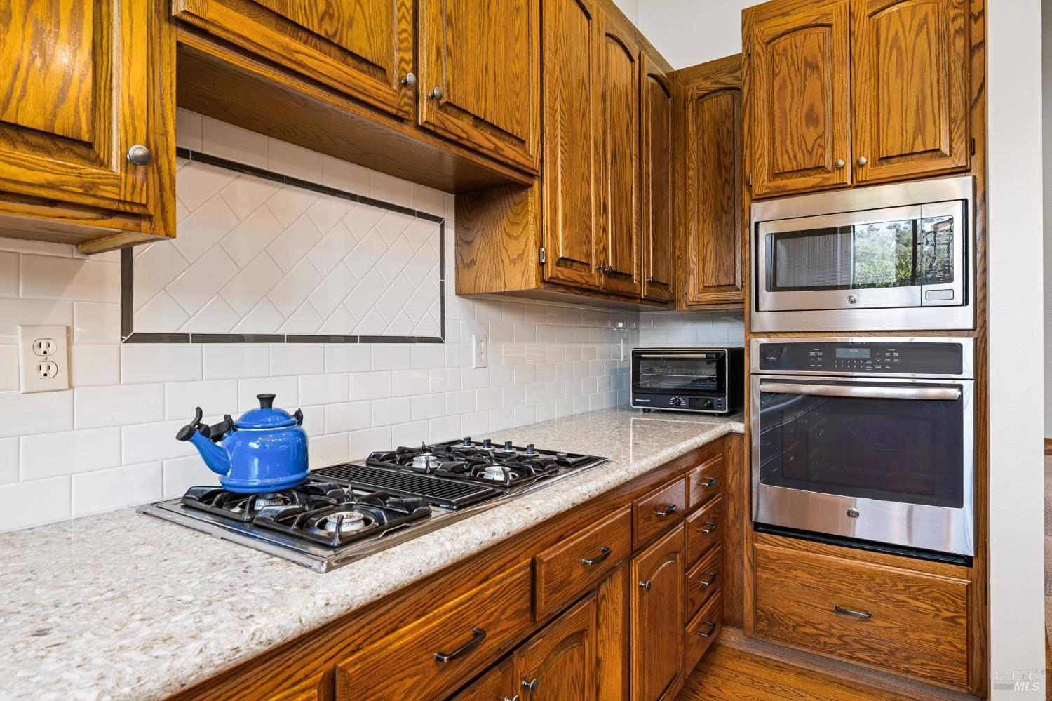 Detail Gallery Image 24 of 60 For 3541 Foxwood Pl, Santa Rosa,  CA 95405 - 3 Beds | 3 Baths