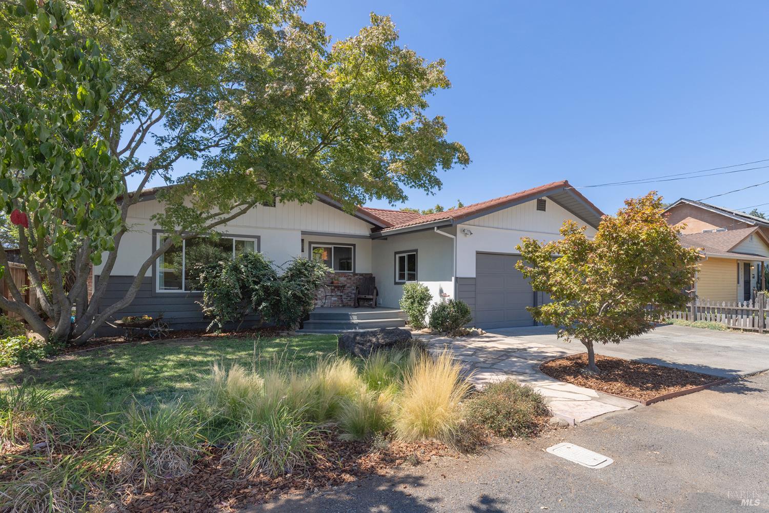 Detail Gallery Image 2 of 35 For 18751 Melvin Ave, Sonoma,  CA 95476 - 3 Beds | 2 Baths