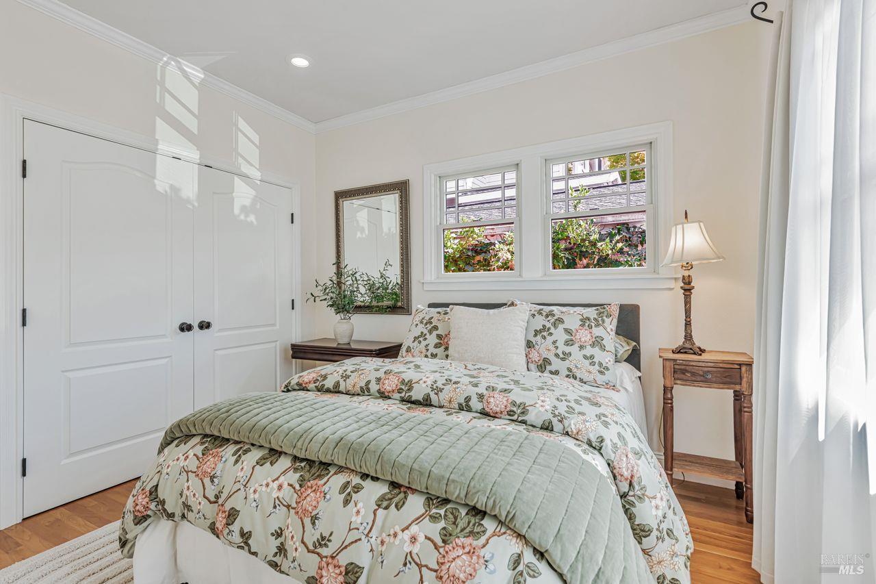 Detail Gallery Image 32 of 52 For 405 Oakdale Ave, Corte Madera,  CA 94925 - 4 Beds | 4/1 Baths