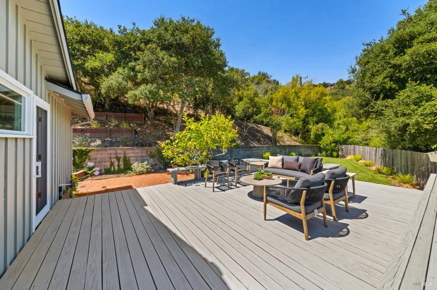 Detail Gallery Image 34 of 43 For 4655 Paradise Dr, Tiburon,  CA 94920 - 4 Beds | 2 Baths