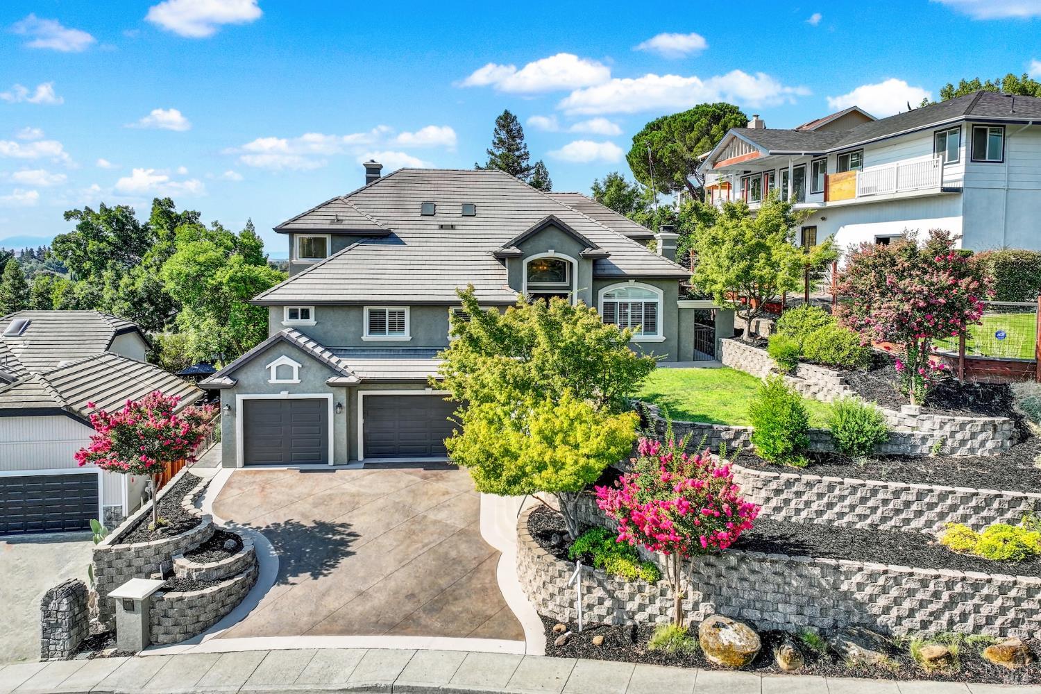 Detail Gallery Image 1 of 98 For 681 Hillside Dr, Fairfield,  CA 94533 - 5 Beds | 4/2 Baths