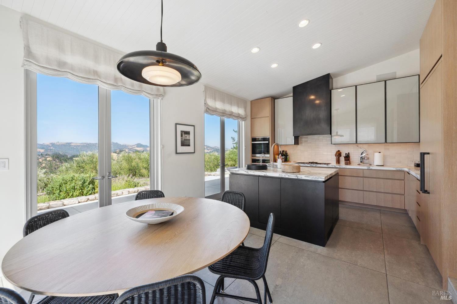 Detail Gallery Image 24 of 83 For 13418 Chalk Hill Rd, Healdsburg,  CA 95448 - 3 Beds | 4/1 Baths