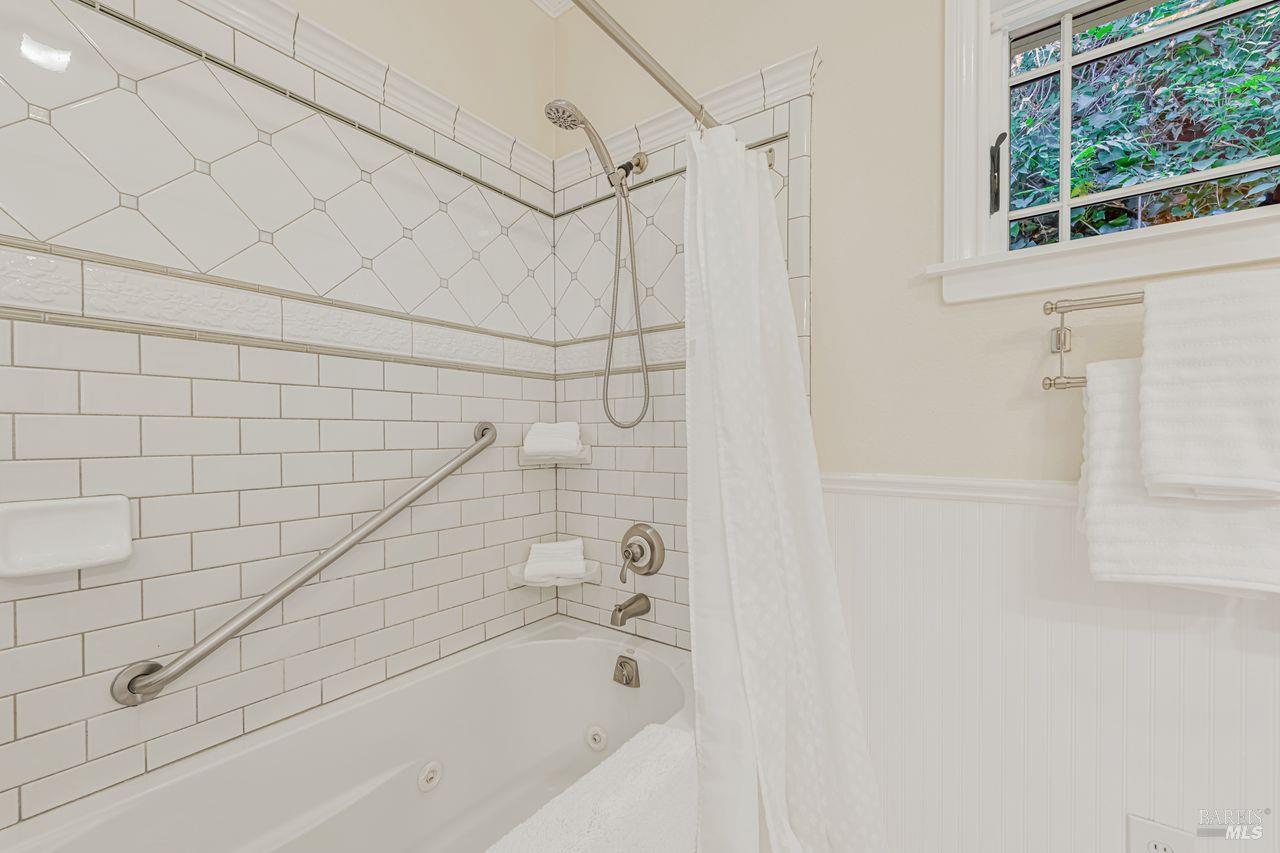 Detail Gallery Image 26 of 52 For 405 Oakdale Ave, Corte Madera,  CA 94925 - 4 Beds | 4/1 Baths