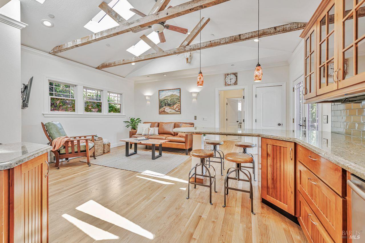 Detail Gallery Image 19 of 52 For 405 Oakdale Ave, Corte Madera,  CA 94925 - 4 Beds | 4/1 Baths