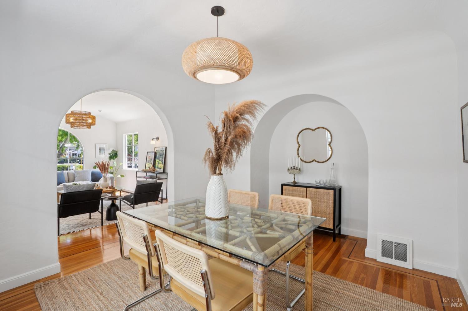 Detail Gallery Image 5 of 52 For 1943 5th Ave, San Rafael,  CA 94901 - 3 Beds | 1/1 Baths