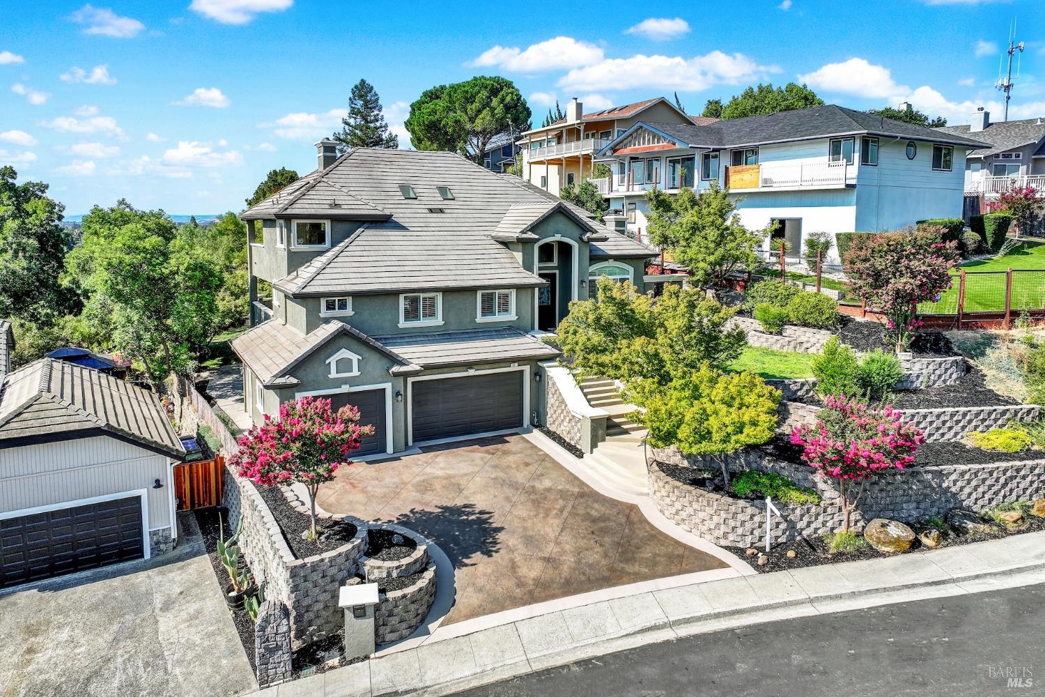 Detail Gallery Image 4 of 98 For 681 Hillside Dr, Fairfield,  CA 94533 - 5 Beds | 4/2 Baths