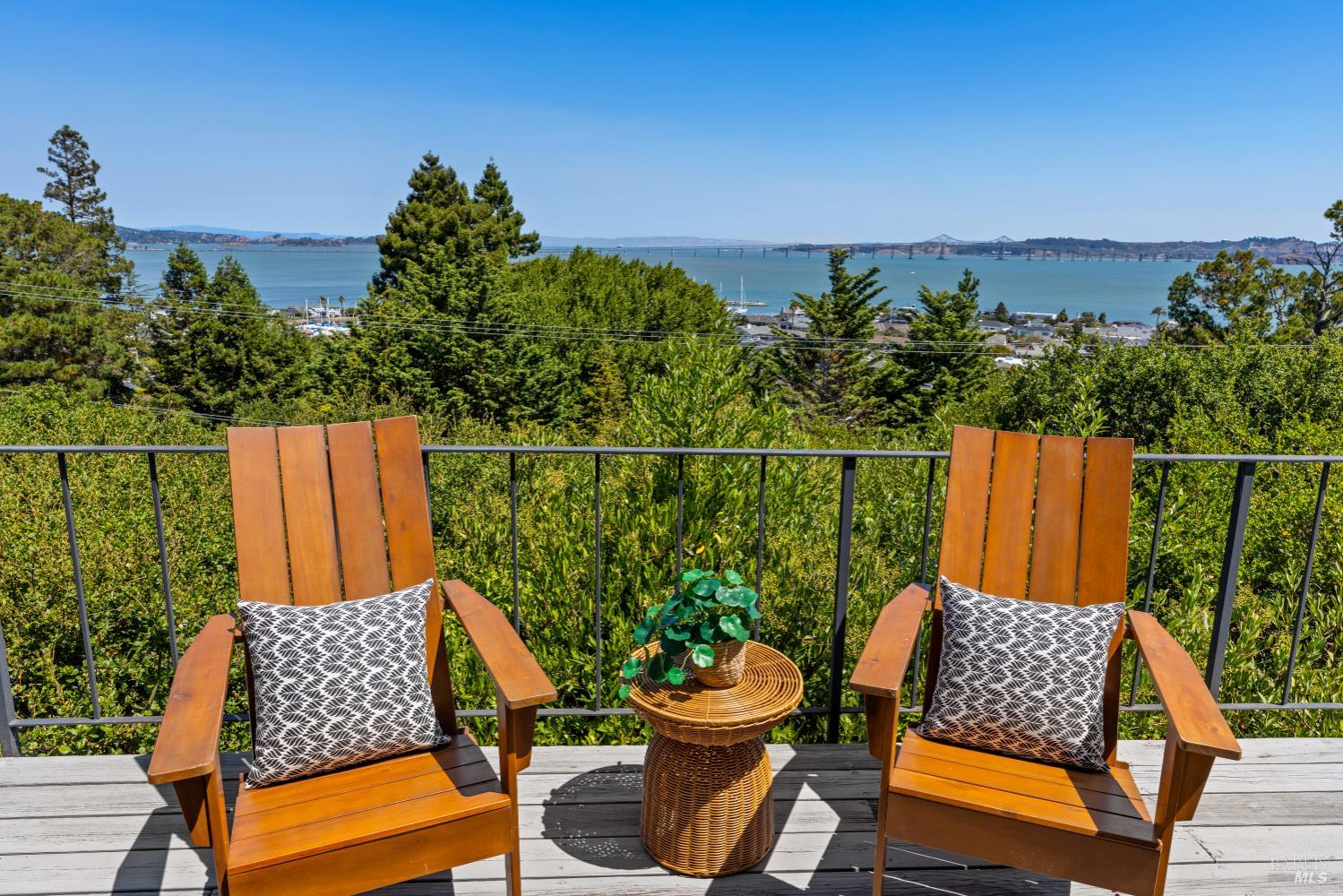 Detail Gallery Image 22 of 43 For 4655 Paradise Dr, Tiburon,  CA 94920 - 4 Beds | 2 Baths
