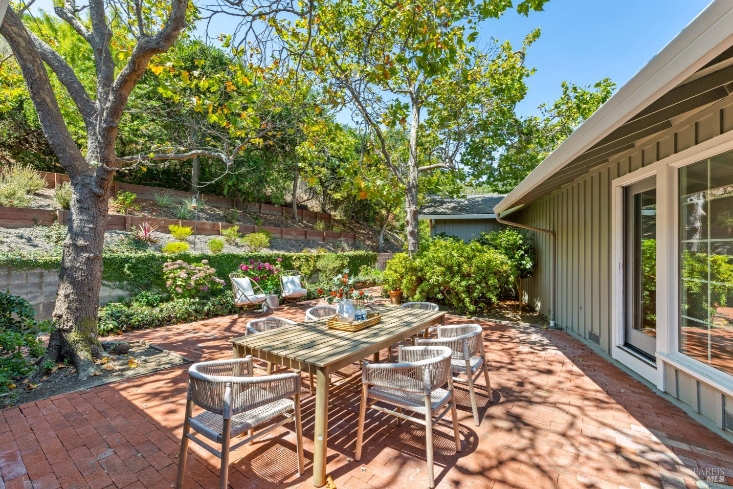 Detail Gallery Image 37 of 43 For 4655 Paradise Dr, Tiburon,  CA 94920 - 4 Beds | 2 Baths
