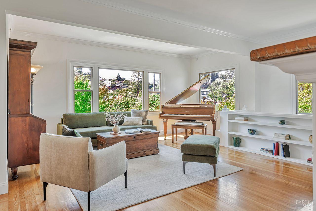 Detail Gallery Image 12 of 52 For 405 Oakdale Ave, Corte Madera,  CA 94925 - 4 Beds | 4/1 Baths