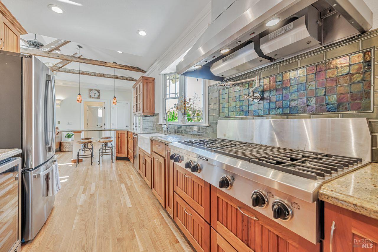 Detail Gallery Image 16 of 52 For 405 Oakdale Ave, Corte Madera,  CA 94925 - 4 Beds | 4/1 Baths