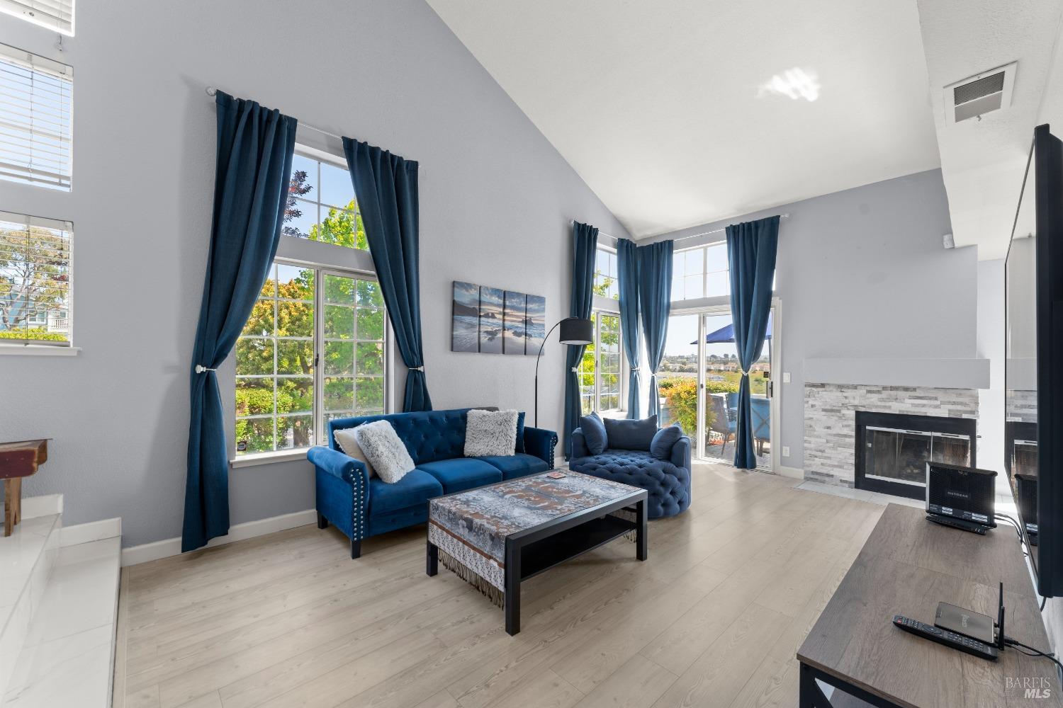 Detail Gallery Image 3 of 77 For 901 Point Reyes Ct #1,  Vallejo,  CA 94591 - 3 Beds | 2/1 Baths