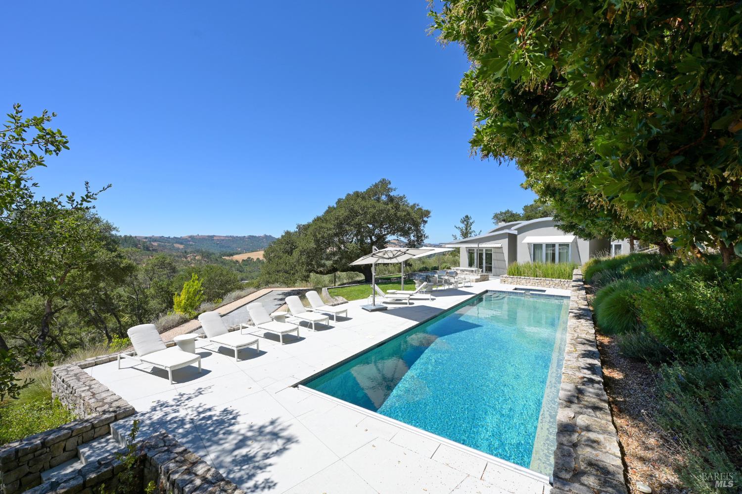 Detail Gallery Image 11 of 83 For 13418 Chalk Hill Rd, Healdsburg,  CA 95448 - 3 Beds | 4/1 Baths