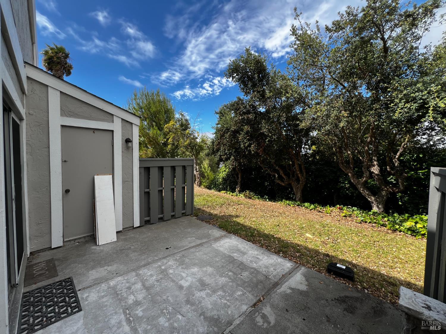 Detail Gallery Image 4 of 5 For 900 Southampton Way #109,  Benicia,  CA 94510 - 2 Beds | 1/1 Baths